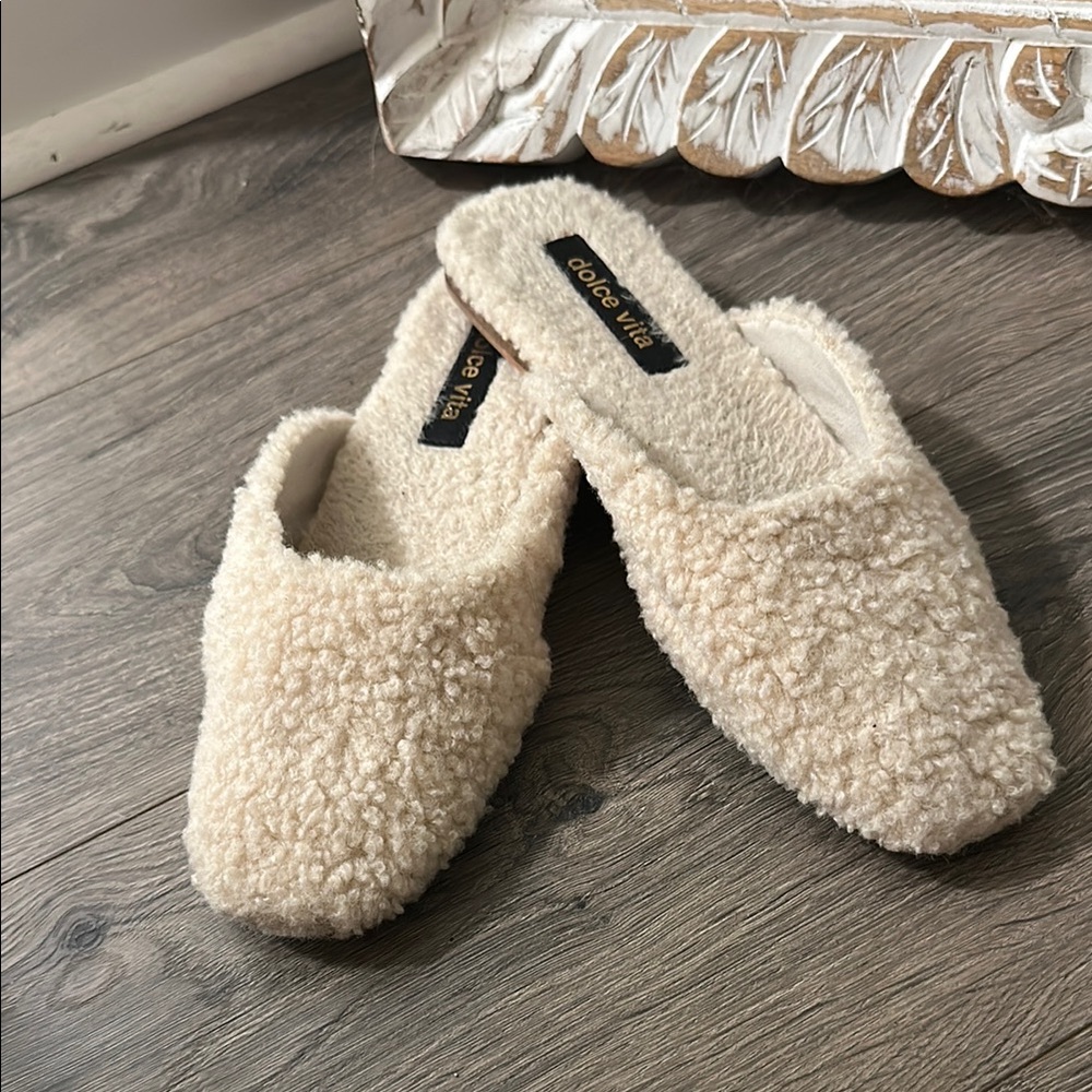 Dolce Vita Cream Fuzzy Women's Slippers